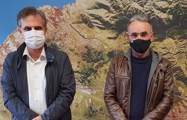 De izquierda a derecha de la imagen, el representante de los farmacéuticos de La Laguna, Manuel Ángel Galván, y Jel concejal de Salud, osé Luis Hernández.