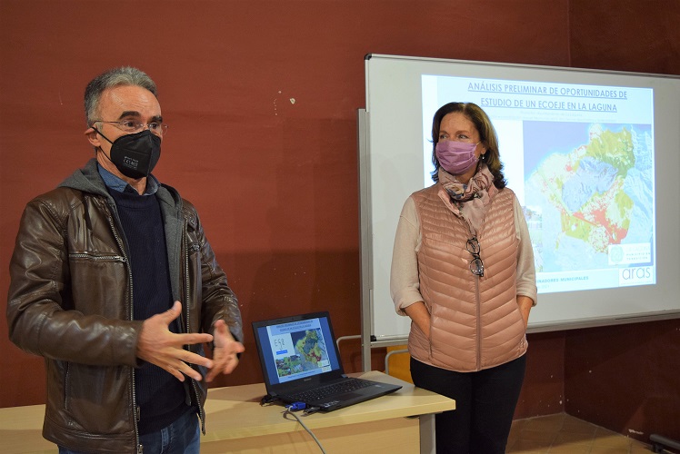 El concejal de Medioambiente y Lucha contra el cambio climático de La Laguna, José Luis Hernández, y la arquitecta bioclimática Aracely Reymundo, en la reunión para abordar el ecoeje lagunero.