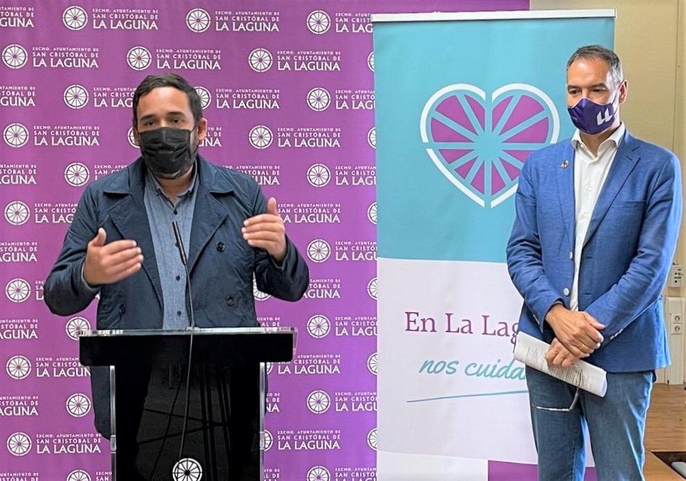 De izquierda a derecha de la imagen: El concejal de Bienestar Social de La Laguna, Rubens Ascanio, y el director del Observatorio de la Inmigración de Tenerife (OBITen) Vicente Zapata.